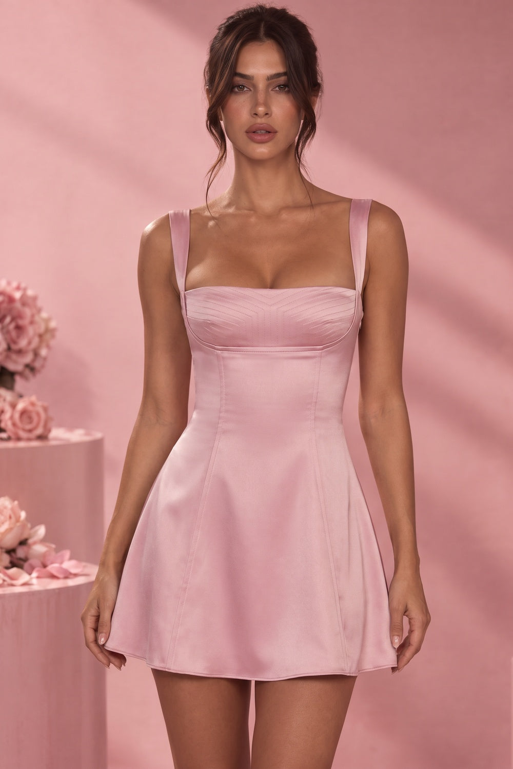 Vestido Mini Rosa Claro de Satén Evasé