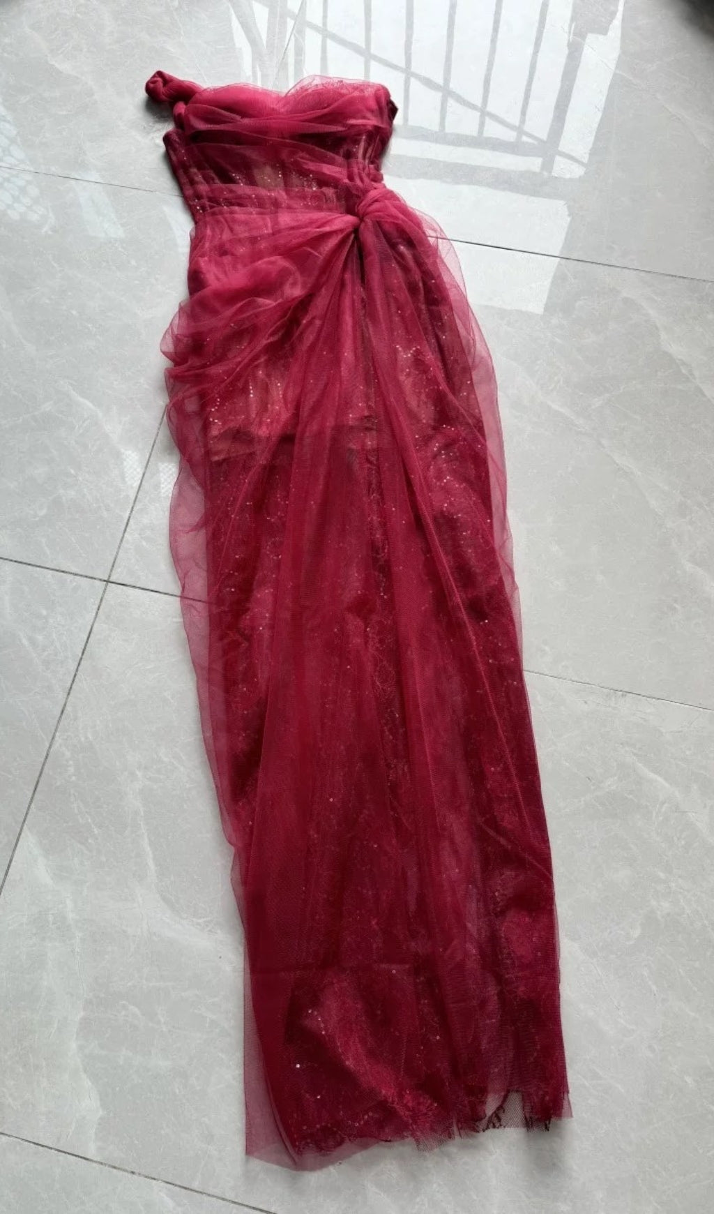 Vestido Midi Asimétrico de Malla Fruncida