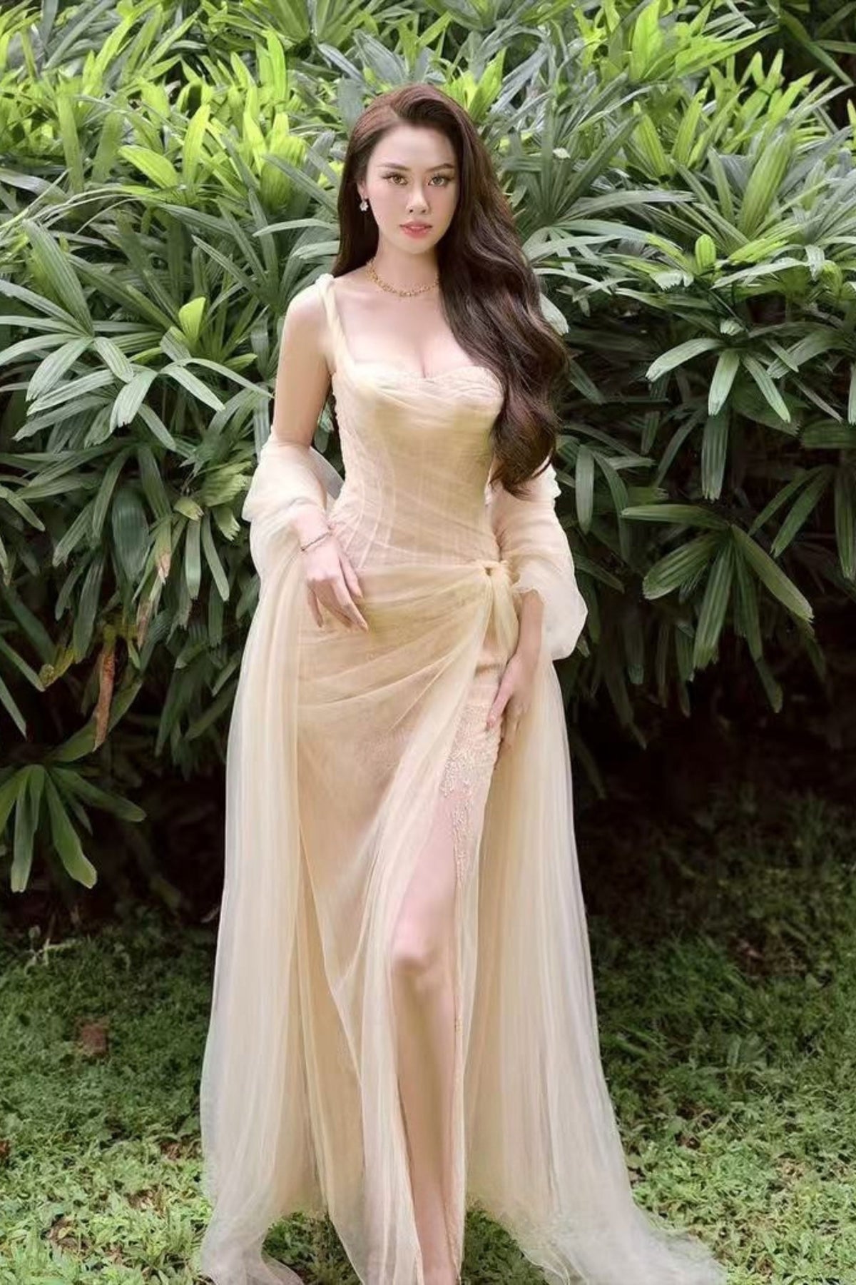 Vestido Midi Asimétrico de Malla Fruncida