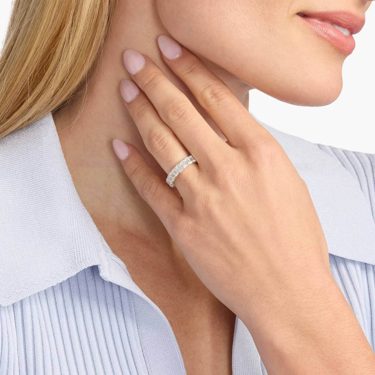 Anillo Alianza Talla Esmeralda de Moissanita 6ct