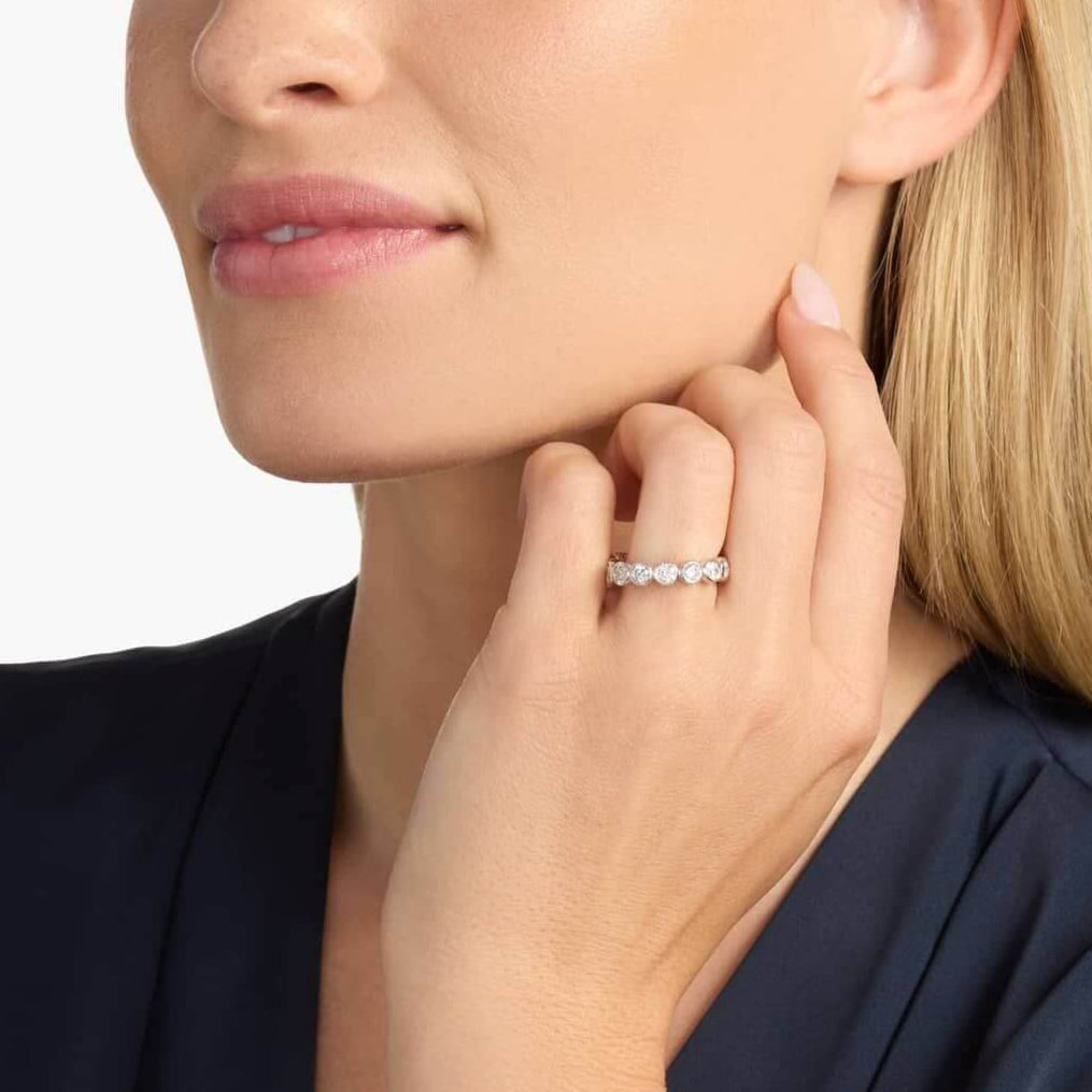 Anillo Alianza Bisel Redondo de Moissanita 4mm