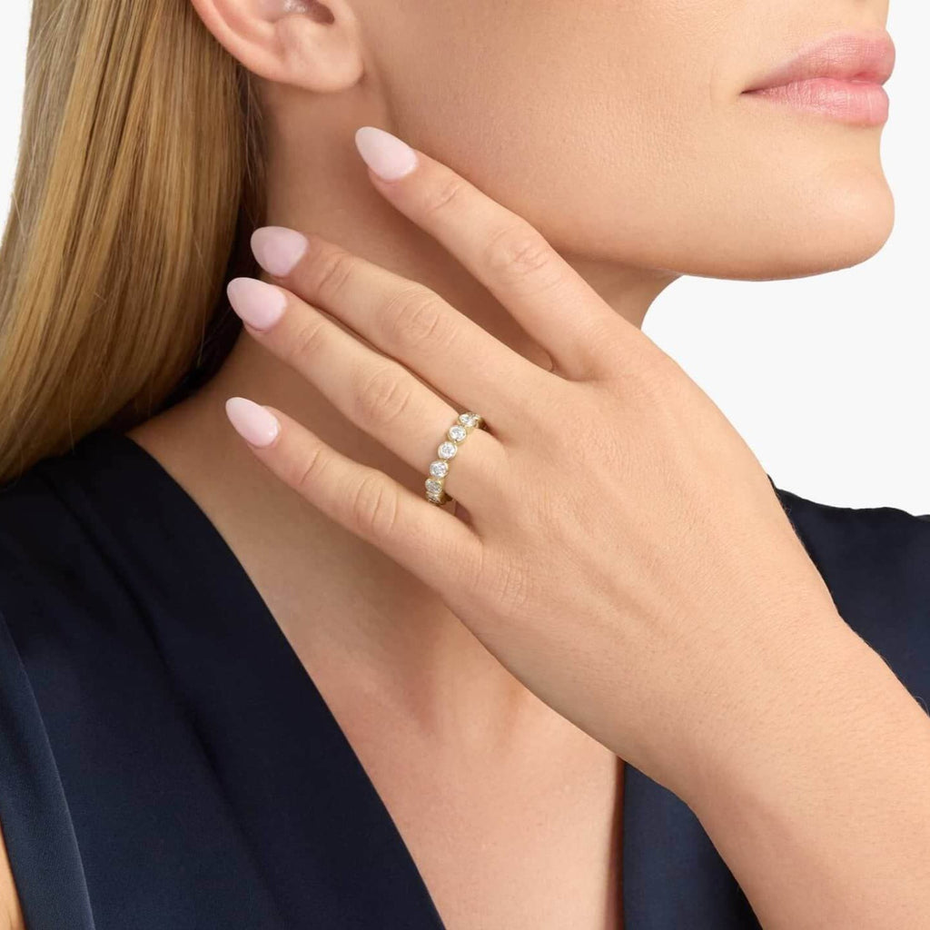 Anillo Alianza Bisel Redondo de Moissanita 4mm