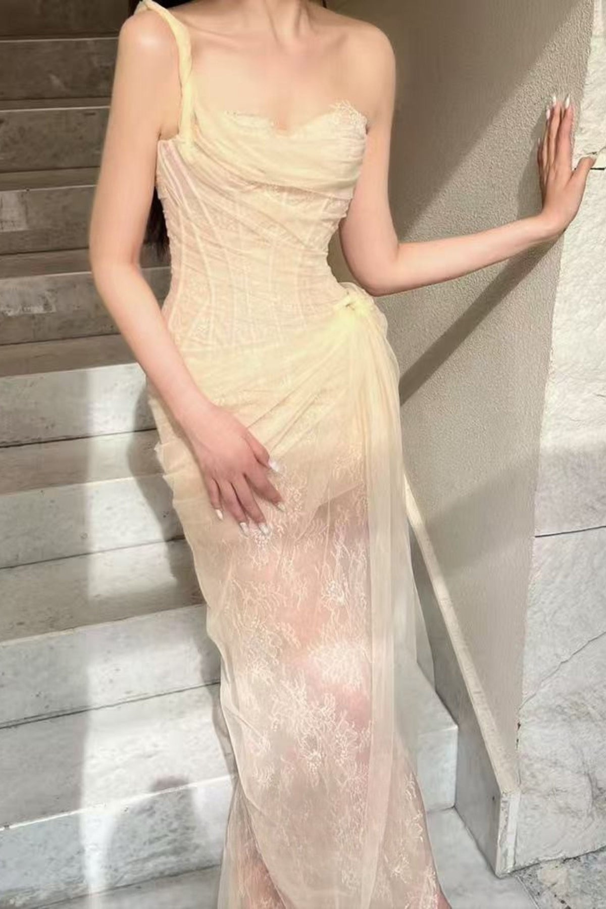 Vestido Midi Asimétrico de Malla Fruncida