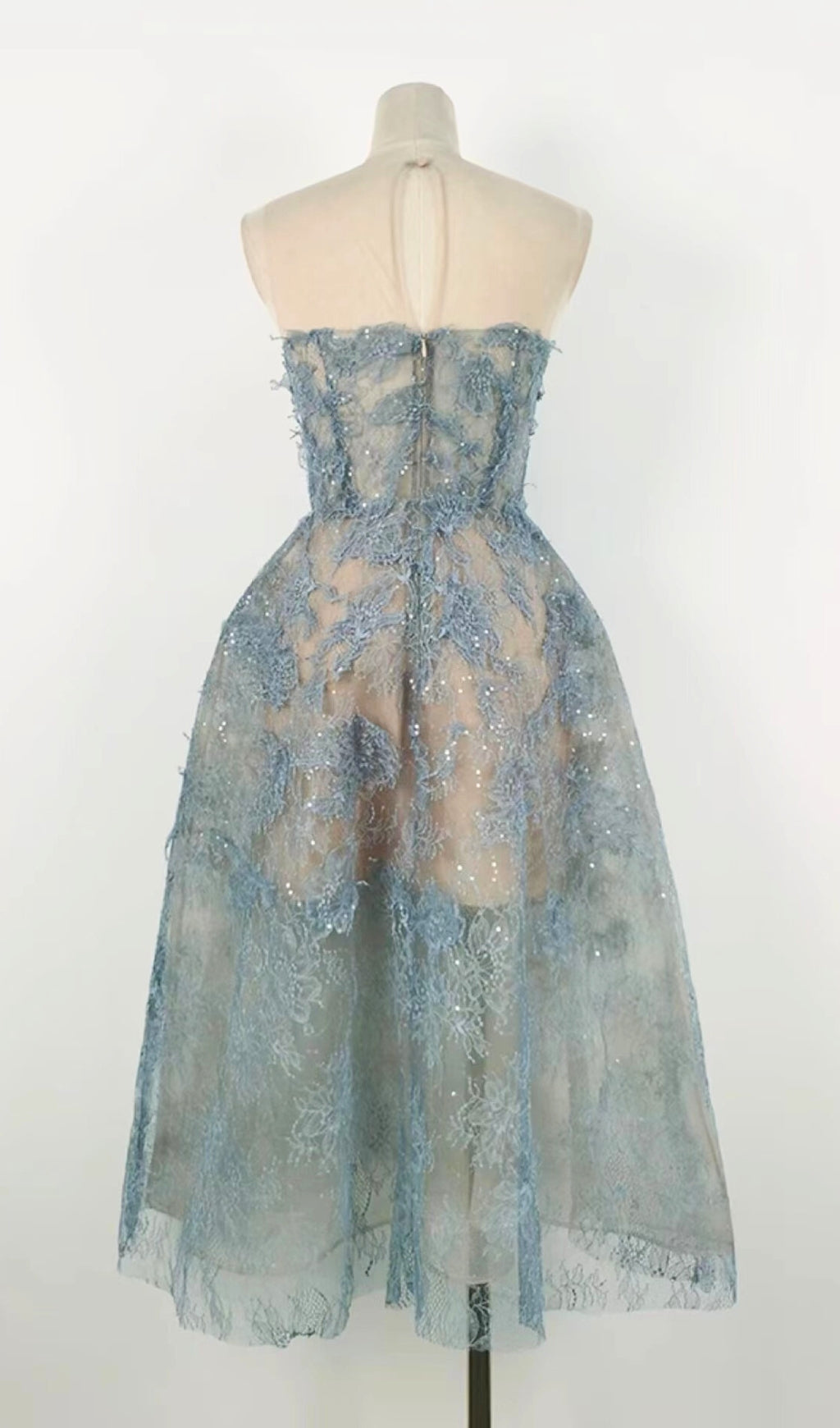 Vestido Midi Azul de Encaje Floral Bordado