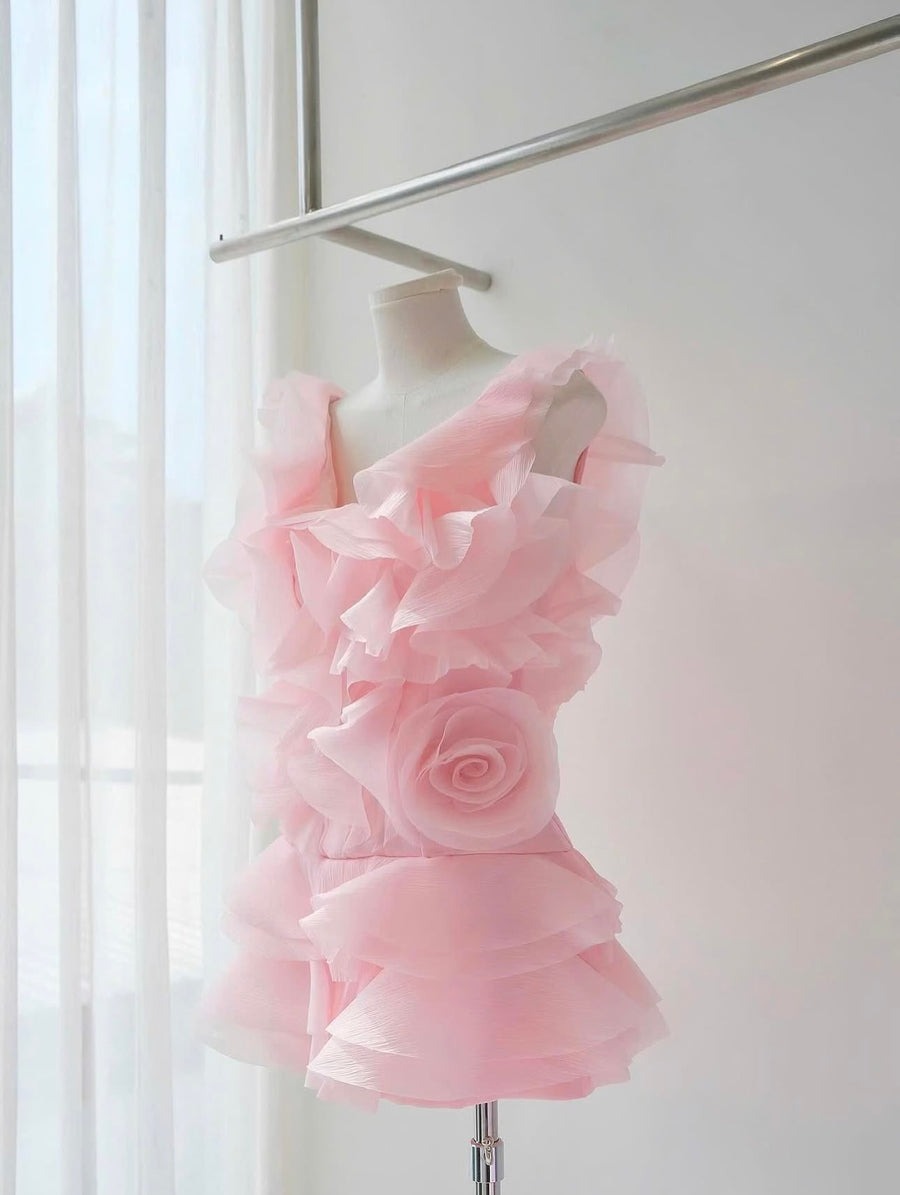 Vestido Mini Rosa Strapless de Capas con Volantes