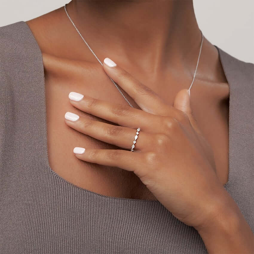 Anillo Alianza Redondo y Marquesa de Moissanita
