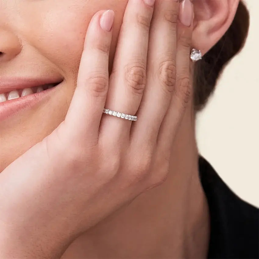 Anillo Alianza Eternity de Moissanita 2mm