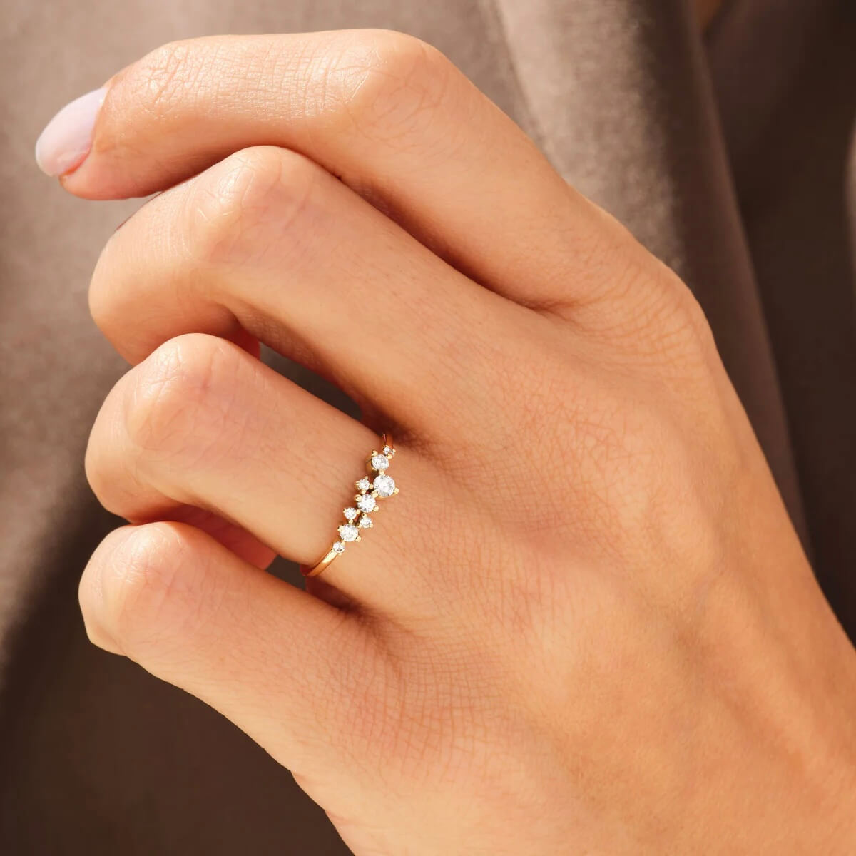 Anillo Cluster Flotante de Moissanita