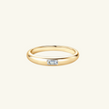 Anillo Cúpula Bisel Talla Esmeralda de Moissanita