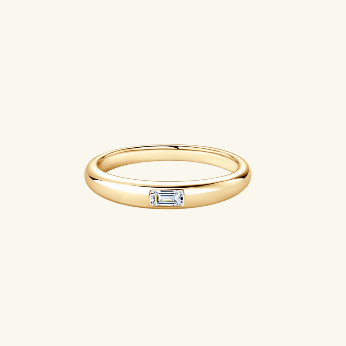 Anillo Cúpula Bisel Talla Esmeralda de Moissanita