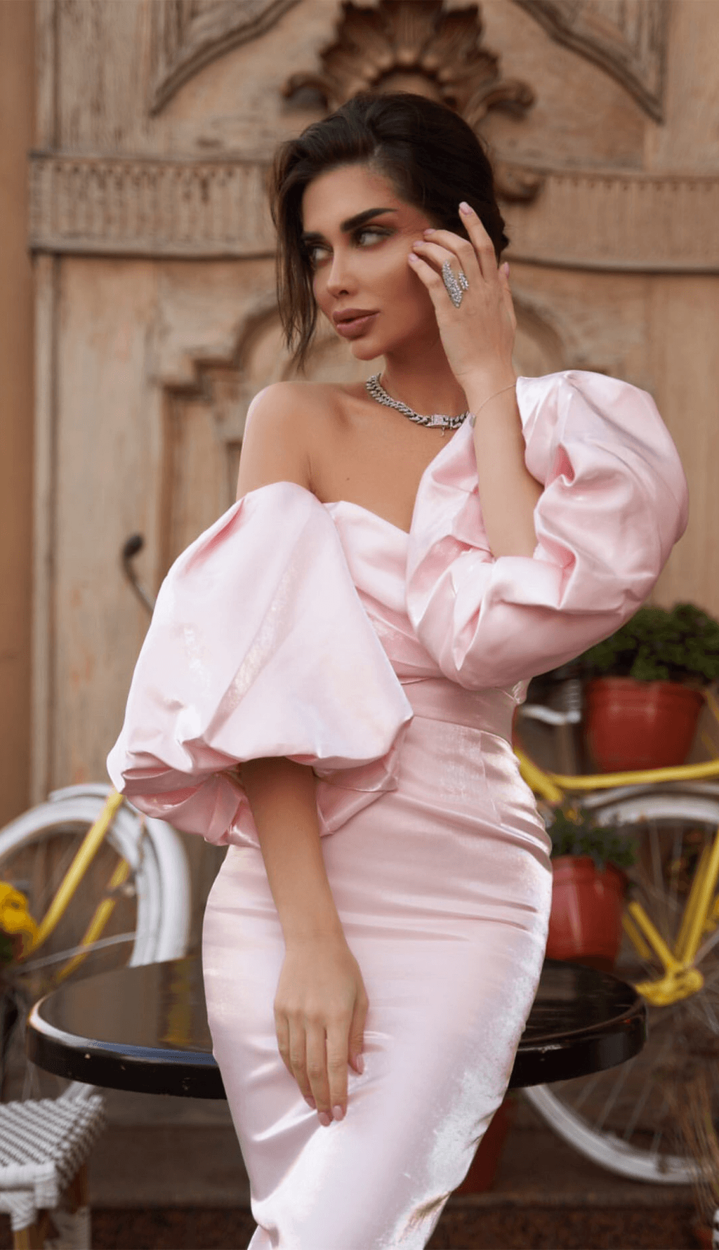 Vestido Midi Rosa Strapless de Satén