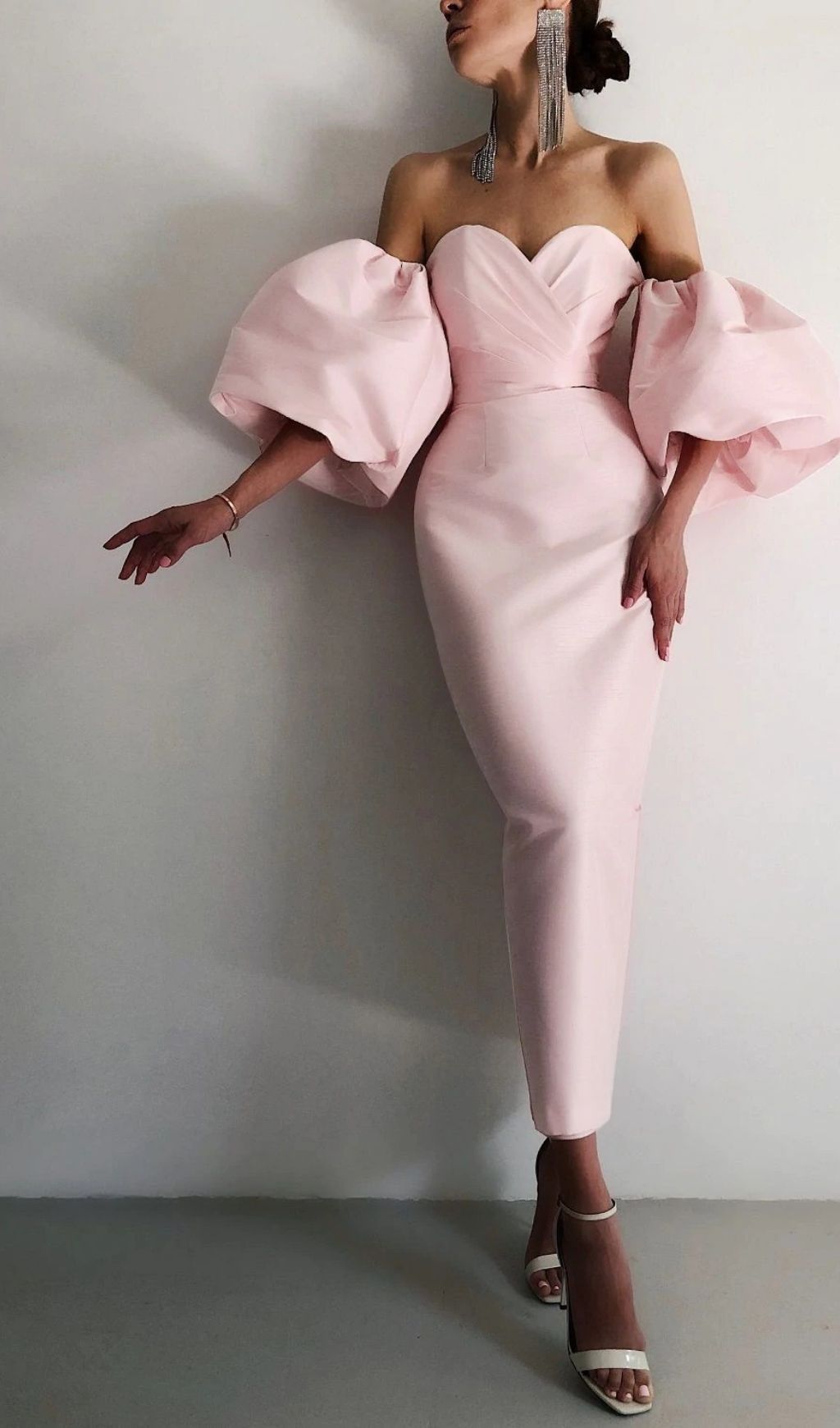 Vestido Midi Rosa Strapless de Satén