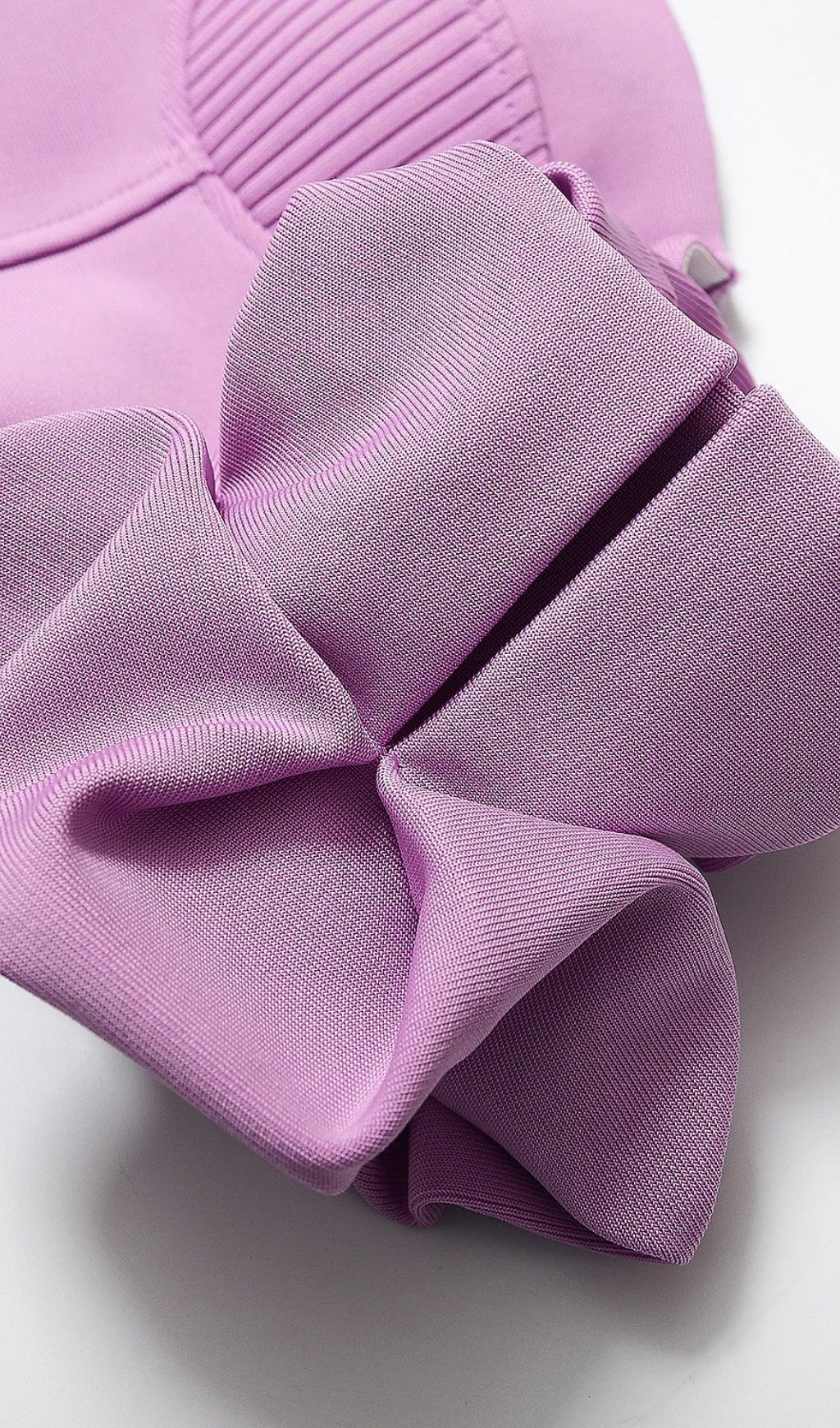 Vestido Vendaje Morado Strapless con Drapeado y Aberturas