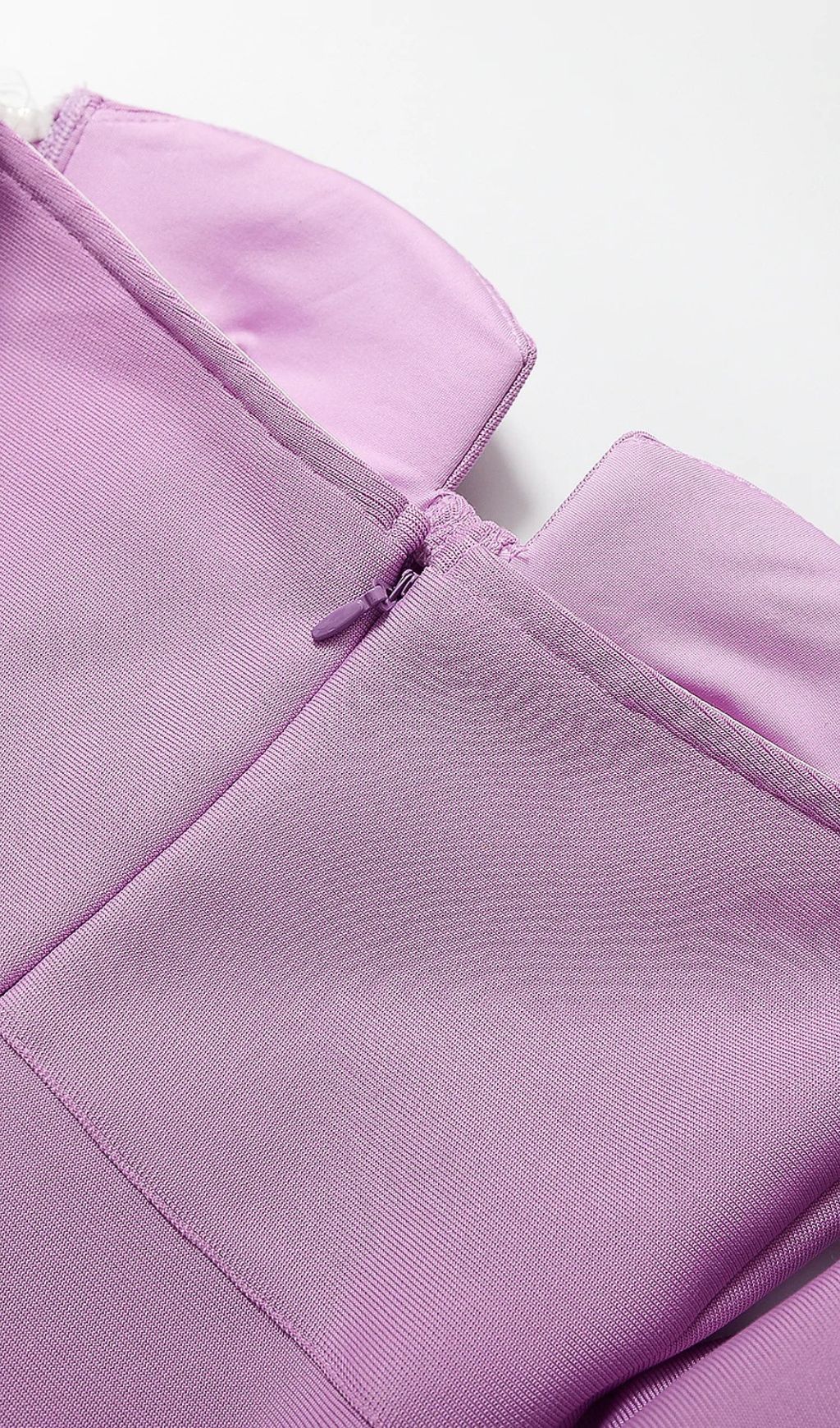 Vestido Vendaje Morado Strapless con Drapeado y Aberturas
