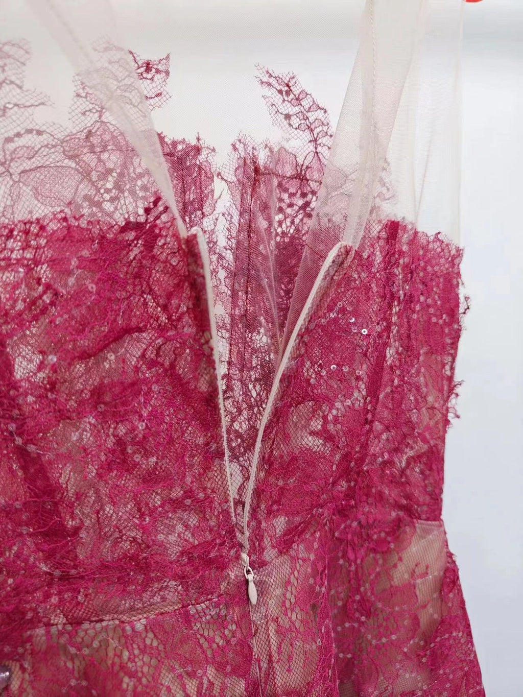 Vestido Midi Rojo de Encaje Floral Bordado