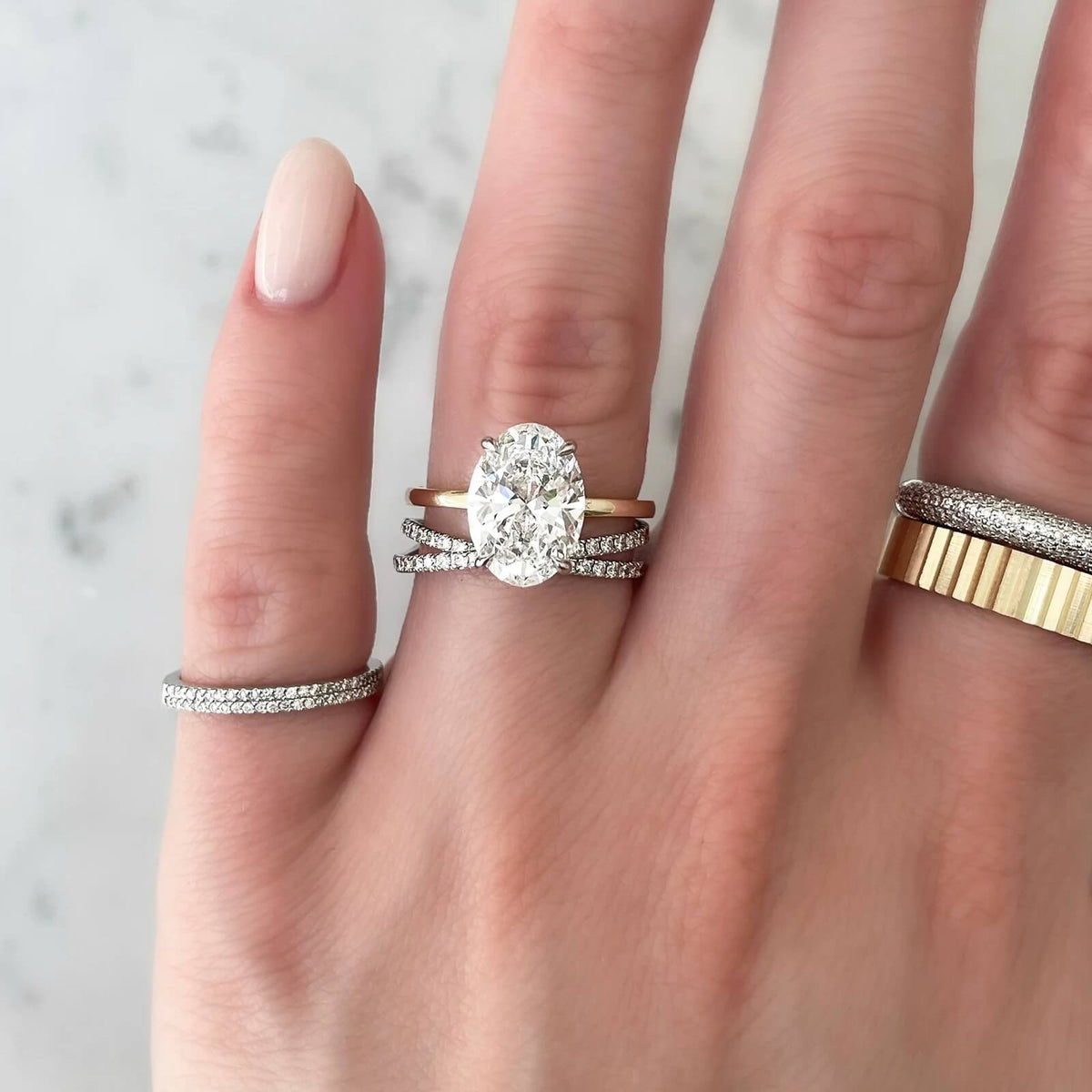 Anillo Cruzado de Moissanita