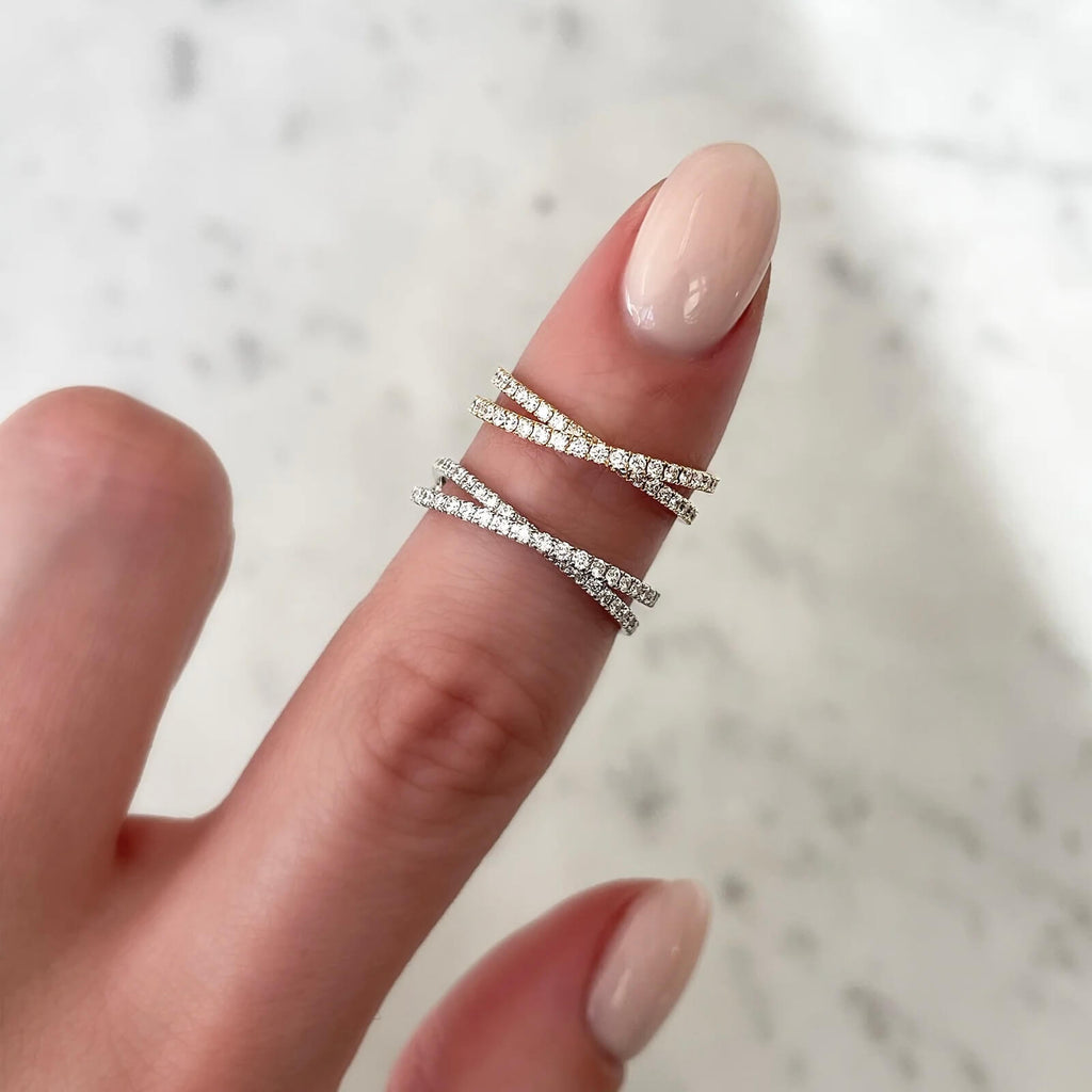 Anillo Cruzado de Moissanita