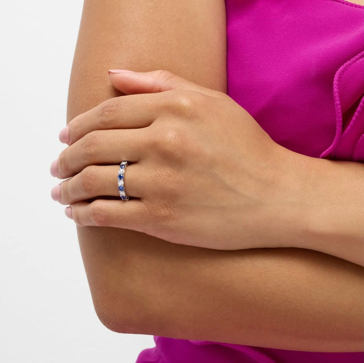 Anillo Alianza de Moissanita y Zafiro de Laboratorio